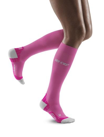 CEP W Run Ultralight Socks : electric pink/light grey